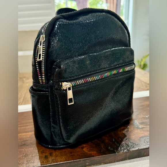 Mini backpack. - Picture 2 of 8